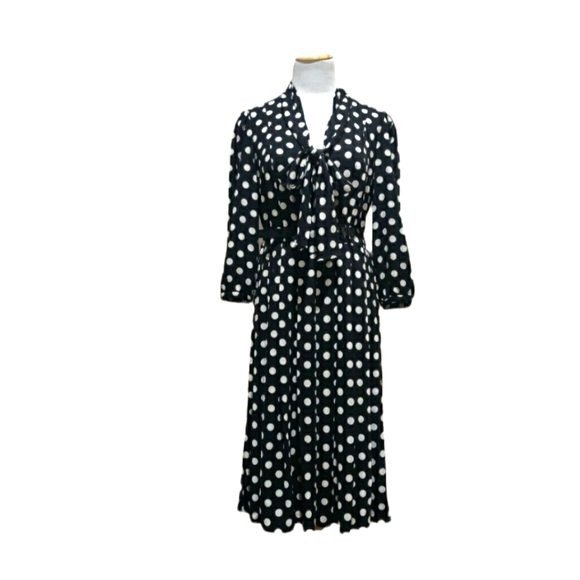 Dresses & Skirts - Vintage polka dot dress.